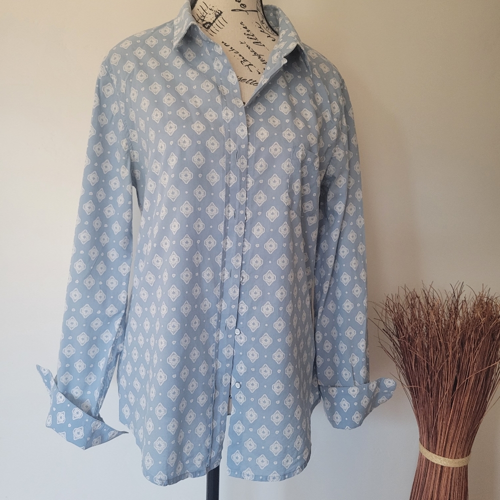 Velvet by Graham & Spencer down Shirt. Size M